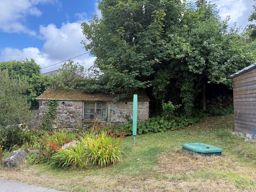 Lot: 138 - TIMBER CHALET WITH RESIDENTIAL USE, GRANITE CARTHOUSE WITH PLANNING IN PRINCIPLE, PLUS GARDENS AND PARKING - Garden area opposite cart house